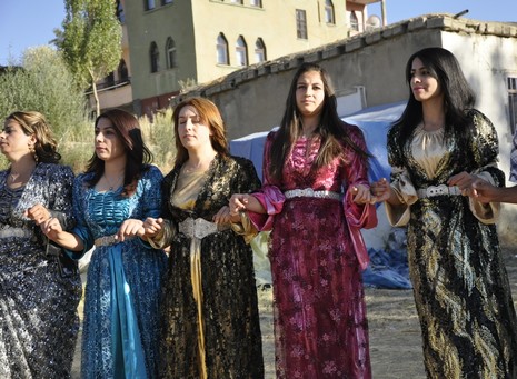 30-31.07.2010 tarihlerinde Yüksekva'da dünya evine giren bazı çiftlerimizi sizler için sayfamıza taşıdık