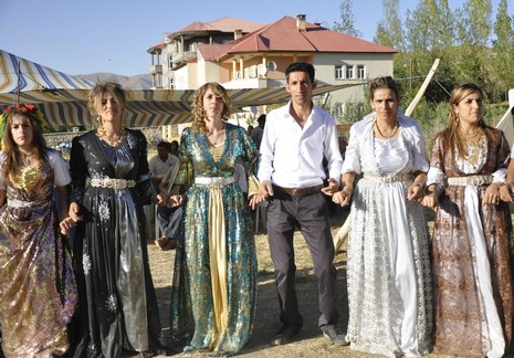 30-31.07.2010 tarihlerinde Yüksekva'da dünya evine giren bazı çiftlerimizi sizler için sayfamıza taşıdık