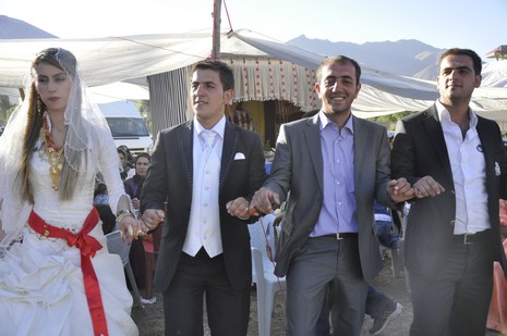 30-31.07.2010 tarihlerinde Yüksekva'da dünya evine giren bazı çiftlerimizi sizler için sayfamıza taşıdık