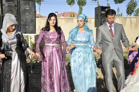 30-31.07.2010 tarihlerinde Yüksekva'da dünya evine giren bazı çiftlerimizi sizler için sayfamıza taşıdık