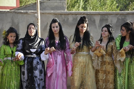 30-31.07.2010 tarihlerinde Yüksekva'da dünya evine giren bazı çiftlerimizi sizler için sayfamıza taşıdık