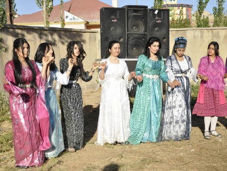 30-31.07.2010 tarihlerinde Yüksekva'da dünya evine giren bazı çiftlerimizi sizler için sayfamıza taşıdık