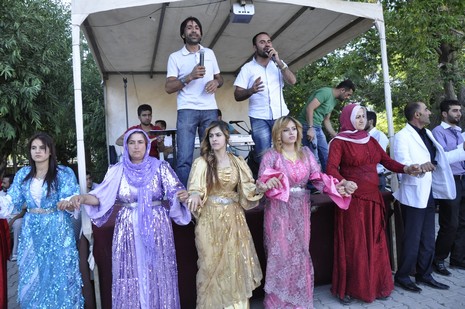 30-31.07.2010 tarihlerinde Yüksekva'da dünya evine giren bazı çiftlerimizi sizler için sayfamıza taşıdık