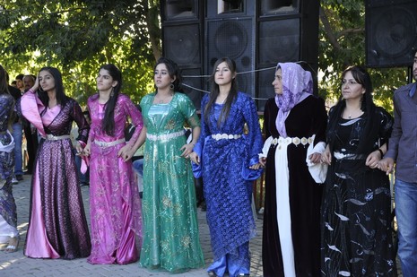 30-31.07.2010 tarihlerinde Yüksekva'da dünya evine giren bazı çiftlerimizi sizler için sayfamıza taşıdık