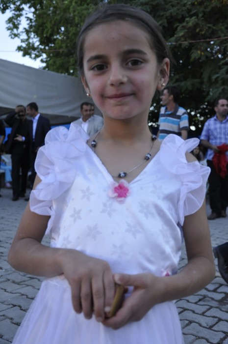 30-31.07.2010 tarihlerinde Yüksekva'da dünya evine giren bazı çiftlerimizi sizler için sayfamıza taşıdık