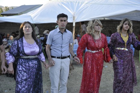 30-31.07.2010 tarihlerinde Yüksekva'da dünya evine giren bazı çiftlerimizi sizler için sayfamıza taşıdık