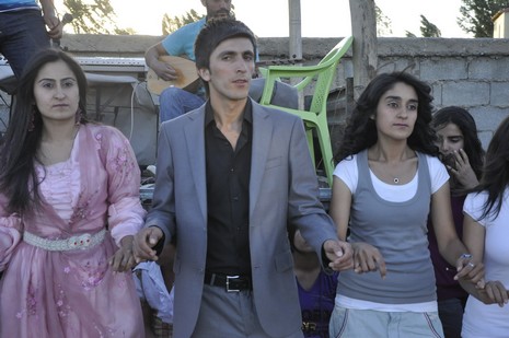 30-31.07.2010 tarihlerinde Yüksekva'da dünya evine giren bazı çiftlerimizi sizler için sayfamıza taşıdık