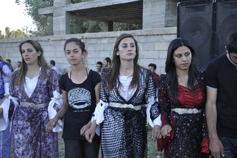 30-31.07.2010 tarihlerinde Yüksekva'da dünya evine giren bazı çiftlerimizi sizler için sayfamıza taşıdık