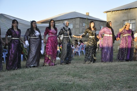 30-31.07.2010 tarihlerinde Yüksekva'da dünya evine giren bazı çiftlerimizi sizler için sayfamıza taşıdık