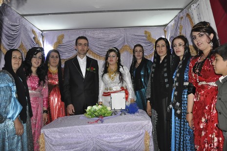 30-31.07.2010 tarihlerinde Yüksekva'da dünya evine giren bazı çiftlerimizi sizler için sayfamıza taşıdık