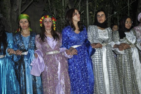 30-31.07.2010 tarihlerinde Yüksekva'da dünya evine giren bazı çiftlerimizi sizler için sayfamıza taşıdık