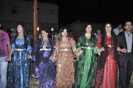 30-31.07.2010 tarihlerinde Yüksekva'da dünya evine giren bazı çiftlerimizi sizler için sayfamıza taşıdık