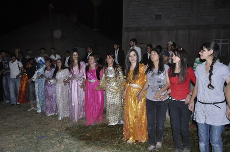 30-31.07.2010 tarihlerinde Yüksekva'da dünya evine giren bazı çiftlerimizi sizler için sayfamıza taşıdık