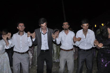 30-31.07.2010 tarihlerinde Yüksekva'da dünya evine giren bazı çiftlerimizi sizler için sayfamıza taşıdık