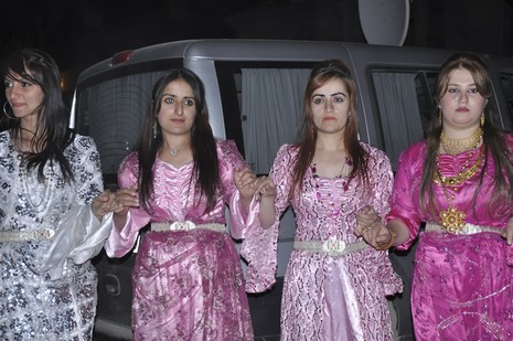 30-31.07.2010 tarihlerinde Yüksekva'da dünya evine giren bazı çiftlerimizi sizler için sayfamıza taşıdık