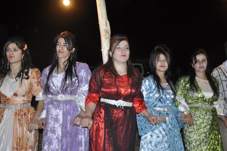 30-31.07.2010 tarihlerinde Yüksekva'da dünya evine giren bazı çiftlerimizi sizler için sayfamıza taşıdık