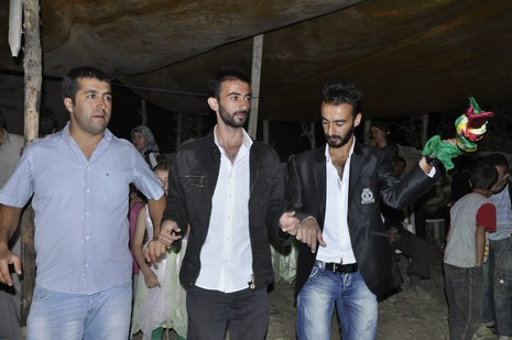 30-31.07.2010 tarihlerinde Yüksekva'da dünya evine giren bazı çiftlerimizi sizler için sayfamıza taşıdık