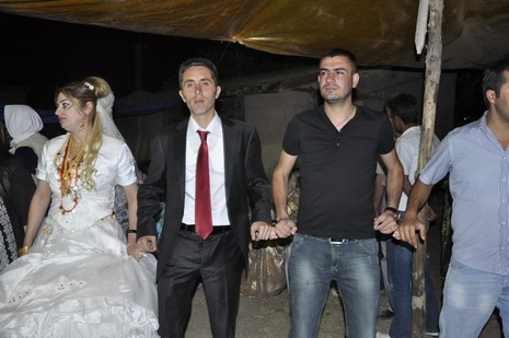 30-31.07.2010 tarihlerinde Yüksekva'da dünya evine giren bazı çiftlerimizi sizler için sayfamıza taşıdık