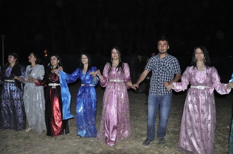 30-31.07.2010 tarihlerinde Yüksekva'da dünya evine giren bazı çiftlerimizi sizler için sayfamıza taşıdık