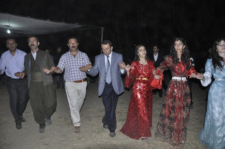 30-31.07.2010 tarihlerinde Yüksekva'da dünya evine giren bazı çiftlerimizi sizler için sayfamıza taşıdık