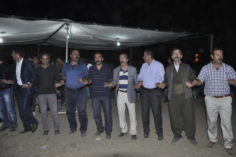 30-31.07.2010 tarihlerinde Yüksekva'da dünya evine giren bazı çiftlerimizi sizler için sayfamıza taşıdık