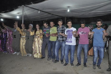 30-31.07.2010 tarihlerinde Yüksekva'da dünya evine giren bazı çiftlerimizi sizler için sayfamıza taşıdık