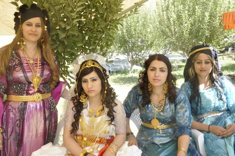 30-31.07.2010 tarihlerinde Yüksekva'da dünya evine giren bazı çiftlerimizi sizler için sayfamıza taşıdık