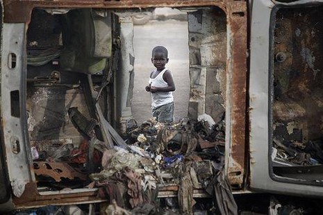 Ekinlerin ürün vermemesi ve hayvanların ölmesi sonucu çoğu aile evlerine mısır ve buğday gibi temel besinleri bile alamıyorlar