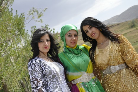 Yüksekova'da 7-8 Ağustos 2010 tarihlerinde dünya evine giren çiftlerimizi sizler için sayfamıza taşıdık. Yüksekova Güncel Ailesi olarak tüm çiftlerimize mutluluklar dileriz