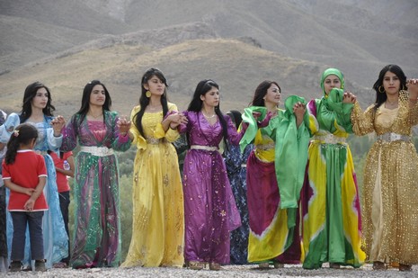 Yüksekova'da 7-8 Ağustos 2010 tarihlerinde dünya evine giren çiftlerimizi sizler için sayfamıza taşıdık. Yüksekova Güncel Ailesi olarak tüm çiftlerimize mutluluklar dileriz