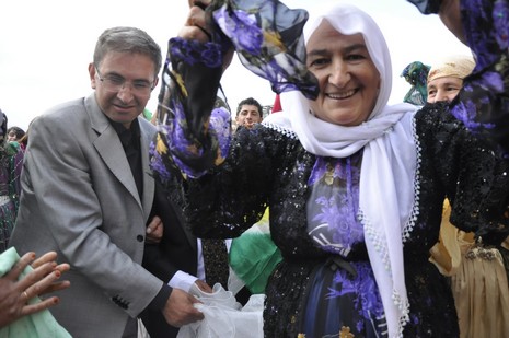 Yüksekova'da 7-8 Ağustos 2010 tarihlerinde dünya evine giren çiftlerimizi sizler için sayfamıza taşıdık. Yüksekova Güncel Ailesi olarak tüm çiftlerimize mutluluklar dileriz