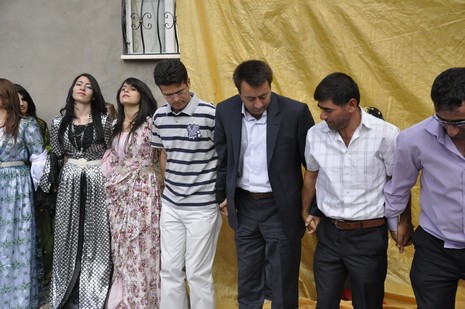 Yüksekova'da 7-8 Ağustos 2010 tarihlerinde dünya evine giren çiftlerimizi sizler için sayfamıza taşıdık. Yüksekova Güncel Ailesi olarak tüm çiftlerimize mutluluklar dileriz