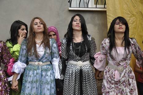 Yüksekova'da 7-8 Ağustos 2010 tarihlerinde dünya evine giren çiftlerimizi sizler için sayfamıza taşıdık. Yüksekova Güncel Ailesi olarak tüm çiftlerimize mutluluklar dileriz