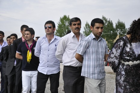 Yüksekova'da 7-8 Ağustos 2010 tarihlerinde dünya evine giren çiftlerimizi sizler için sayfamıza taşıdık. Yüksekova Güncel Ailesi olarak tüm çiftlerimize mutluluklar dileriz