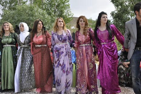 Yüksekova'da 7-8 Ağustos 2010 tarihlerinde dünya evine giren çiftlerimizi sizler için sayfamıza taşıdık. Yüksekova Güncel Ailesi olarak tüm çiftlerimize mutluluklar dileriz