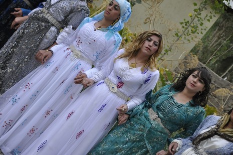 Yüksekova'da 7-8 Ağustos 2010 tarihlerinde dünya evine giren çiftlerimizi sizler için sayfamıza taşıdık. Yüksekova Güncel Ailesi olarak tüm çiftlerimize mutluluklar dileriz