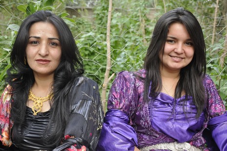 Yüksekova'da 7-8 Ağustos 2010 tarihlerinde dünya evine giren çiftlerimizi sizler için sayfamıza taşıdık. Yüksekova Güncel Ailesi olarak tüm çiftlerimize mutluluklar dileriz