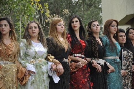 Yüksekova'da 7-8 Ağustos 2010 tarihlerinde dünya evine giren çiftlerimizi sizler için sayfamıza taşıdık. Yüksekova Güncel Ailesi olarak tüm çiftlerimize mutluluklar dileriz