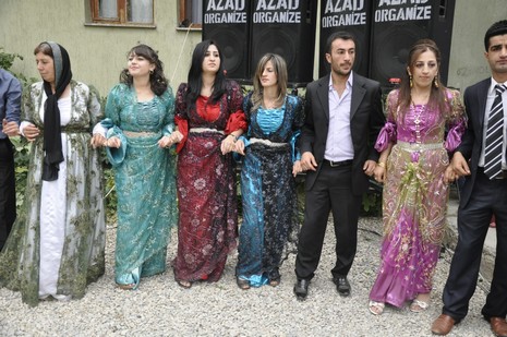 Yüksekova'da 7-8 Ağustos 2010 tarihlerinde dünya evine giren çiftlerimizi sizler için sayfamıza taşıdık. Yüksekova Güncel Ailesi olarak tüm çiftlerimize mutluluklar dileriz