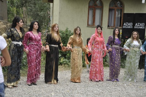 Yüksekova'da 7-8 Ağustos 2010 tarihlerinde dünya evine giren çiftlerimizi sizler için sayfamıza taşıdık. Yüksekova Güncel Ailesi olarak tüm çiftlerimize mutluluklar dileriz