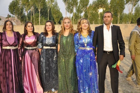 Yüksekova'da 7-8 Ağustos 2010 tarihlerinde dünya evine giren çiftlerimizi sizler için sayfamıza taşıdık. Yüksekova Güncel Ailesi olarak tüm çiftlerimize mutluluklar dileriz