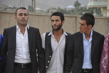 Yüksekova'da 7-8 Ağustos 2010 tarihlerinde dünya evine giren çiftlerimizi sizler için sayfamıza taşıdık. Yüksekova Güncel Ailesi olarak tüm çiftlerimize mutluluklar dileriz