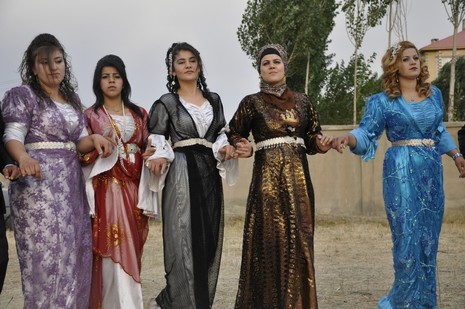 Yüksekova'da 7-8 Ağustos 2010 tarihlerinde dünya evine giren çiftlerimizi sizler için sayfamıza taşıdık. Yüksekova Güncel Ailesi olarak tüm çiftlerimize mutluluklar dileriz