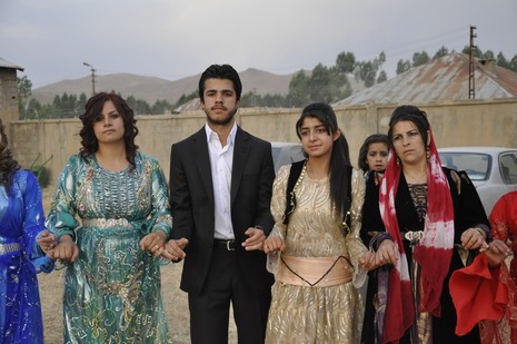 Yüksekova'da 7-8 Ağustos 2010 tarihlerinde dünya evine giren çiftlerimizi sizler için sayfamıza taşıdık. Yüksekova Güncel Ailesi olarak tüm çiftlerimize mutluluklar dileriz