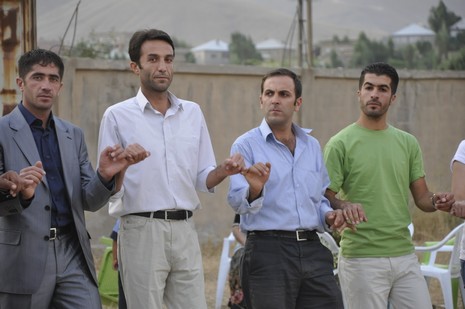 Yüksekova'da 7-8 Ağustos 2010 tarihlerinde dünya evine giren çiftlerimizi sizler için sayfamıza taşıdık. Yüksekova Güncel Ailesi olarak tüm çiftlerimize mutluluklar dileriz