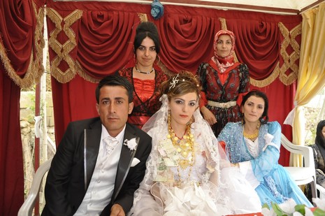 Yüksekova'da 7-8 Ağustos 2010 tarihlerinde dünya evine giren çiftlerimizi sizler için sayfamıza taşıdık. Yüksekova Güncel Ailesi olarak tüm çiftlerimize mutluluklar dileriz