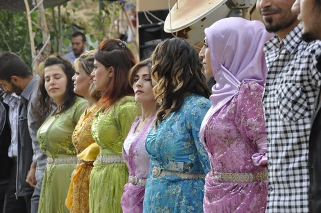 Yüksekova'da 7-8 Ağustos 2010 tarihlerinde dünya evine giren çiftlerimizi sizler için sayfamıza taşıdık. Yüksekova Güncel Ailesi olarak tüm çiftlerimize mutluluklar dileriz