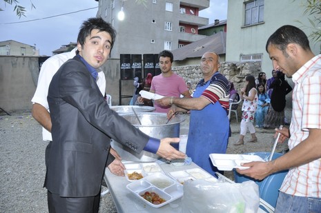 Yüksekova'da 7-8 Ağustos 2010 tarihlerinde dünya evine giren çiftlerimizi sizler için sayfamıza taşıdık. Yüksekova Güncel Ailesi olarak tüm çiftlerimize mutluluklar dileriz