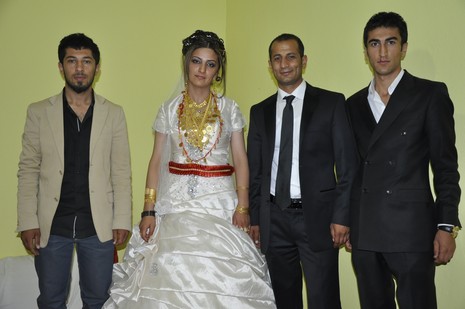 Yüksekova'da 7-8 Ağustos 2010 tarihlerinde dünya evine giren çiftlerimizi sizler için sayfamıza taşıdık. Yüksekova Güncel Ailesi olarak tüm çiftlerimize mutluluklar dileriz