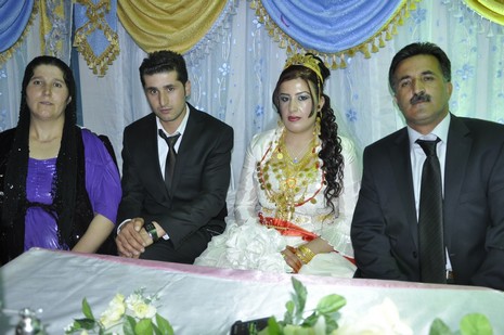 Yüksekova'da 7-8 Ağustos 2010 tarihlerinde dünya evine giren çiftlerimizi sizler için sayfamıza taşıdık. Yüksekova Güncel Ailesi olarak tüm çiftlerimize mutluluklar dileriz